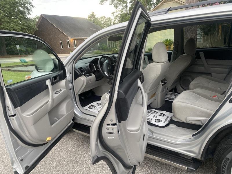 Toyota Highlander Base 2WD I4 2012