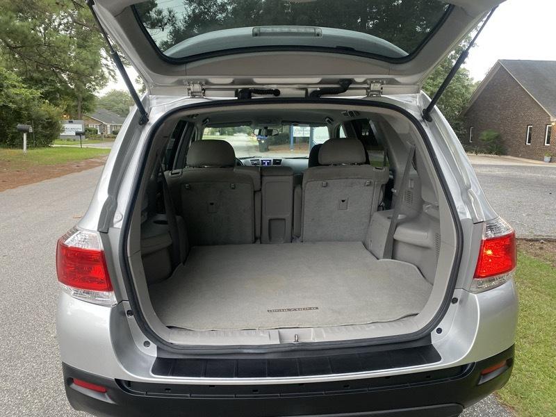 Toyota Highlander Base 2WD I4 2012