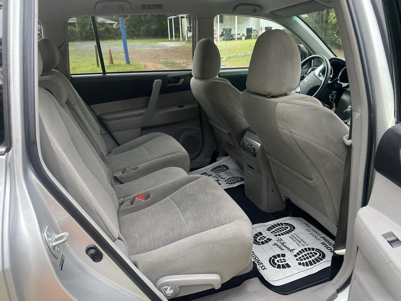 Toyota Highlander Base 2WD I4 2012