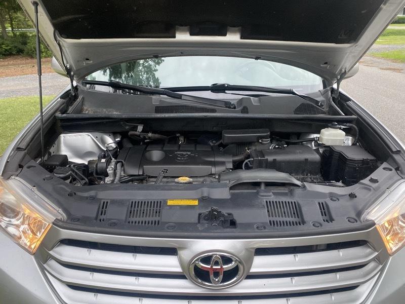 Toyota Highlander Base 2WD I4 2012