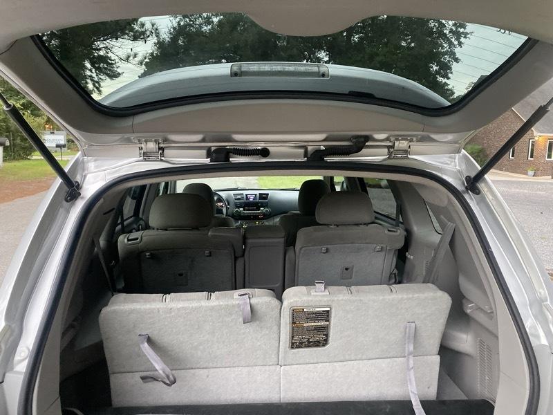 Toyota Highlander Base 2WD I4 2012