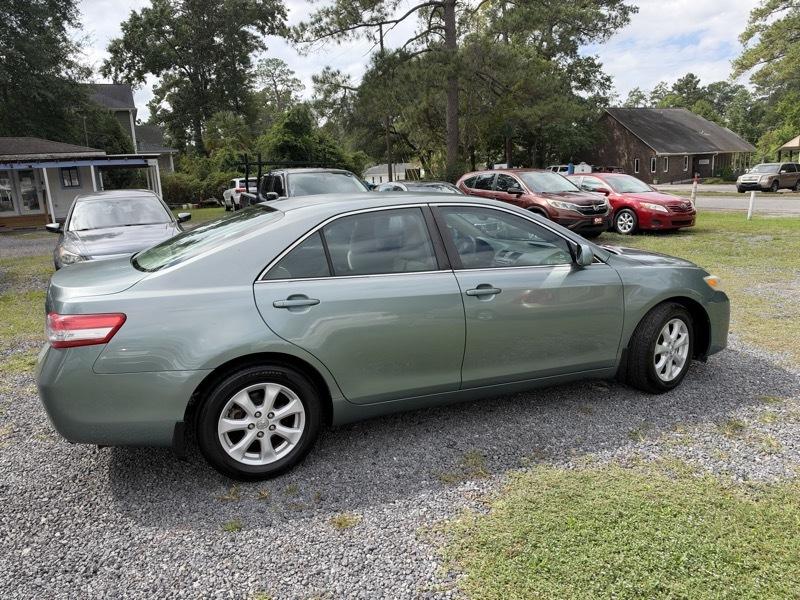 Toyota Camry Base 6-Spd AT 2011