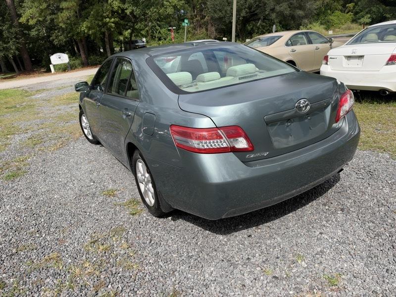 Toyota Camry Base 6-Spd AT 2011