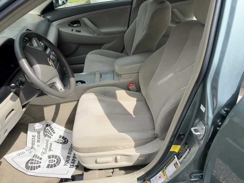 Toyota Camry Base 6-Spd AT 2011