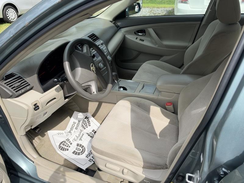 Toyota Camry Base 6-Spd AT 2011