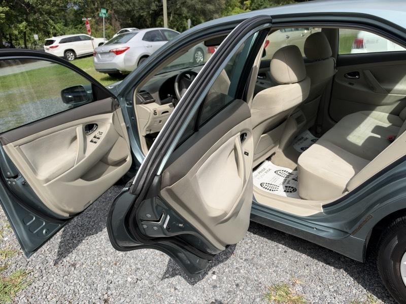 Toyota Camry Base 6-Spd AT 2011