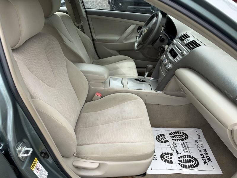 Toyota Camry Base 6-Spd AT 2011