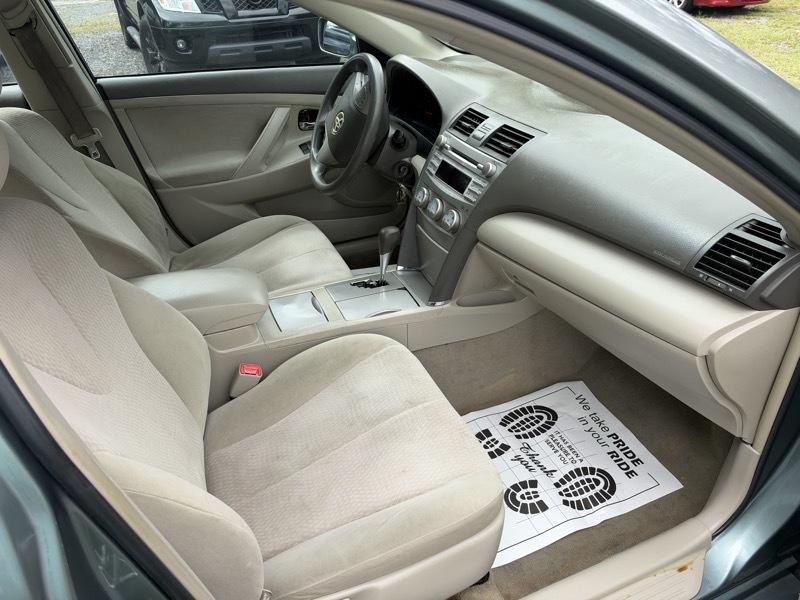 Toyota Camry Base 6-Spd AT 2011