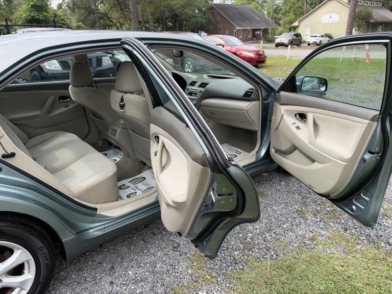 Toyota Camry Base 6-Spd AT 2011