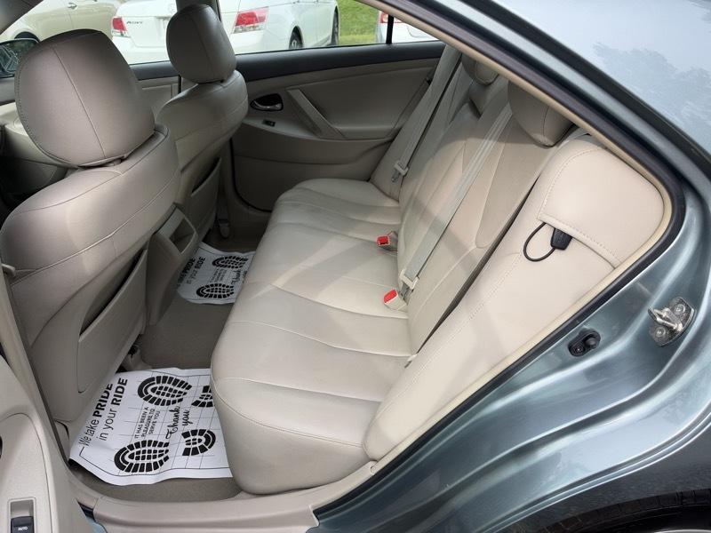 Toyota Camry Base 6-Spd AT 2011