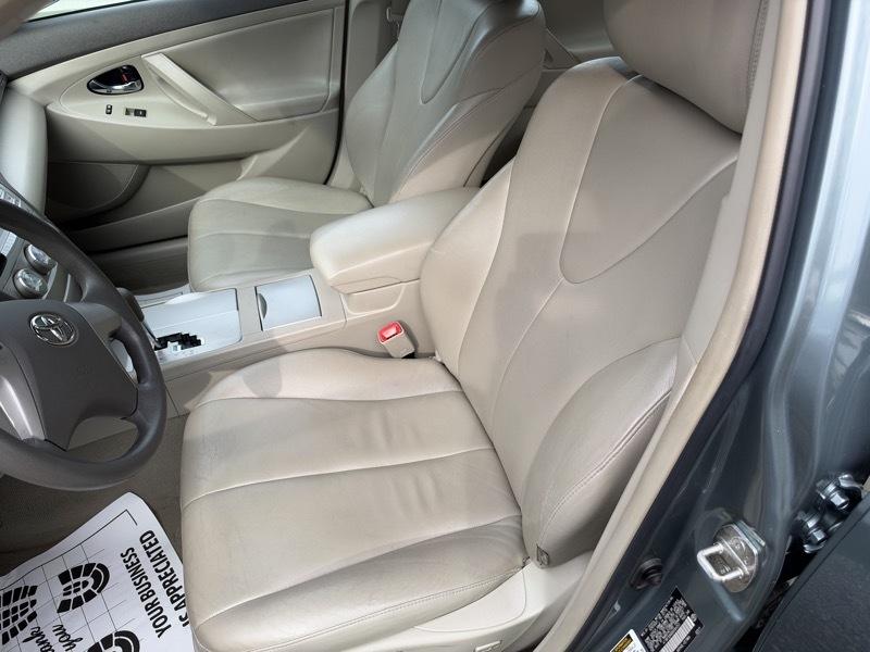 Toyota Camry Base 6-Spd AT 2011