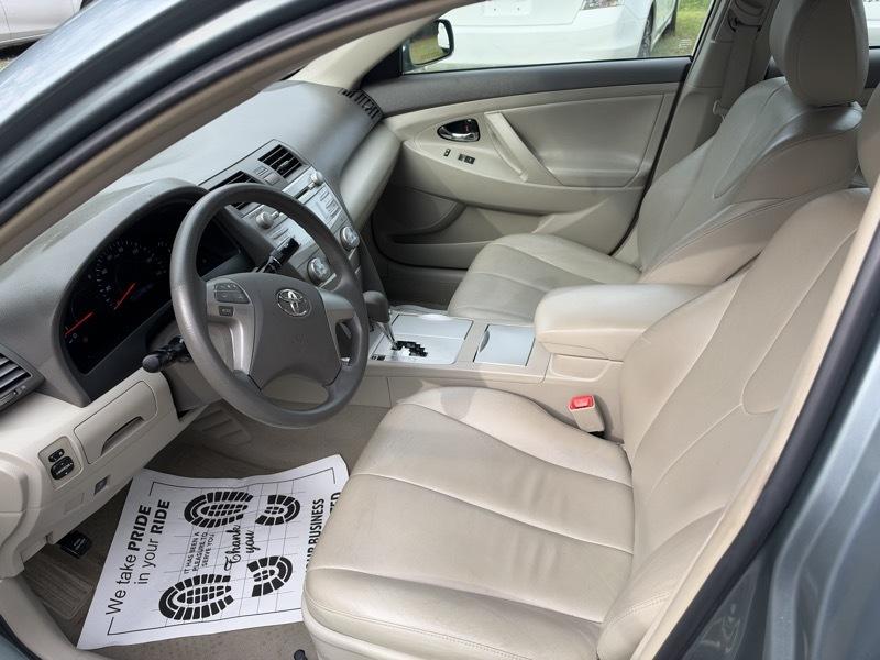 Toyota Camry Base 6-Spd AT 2011