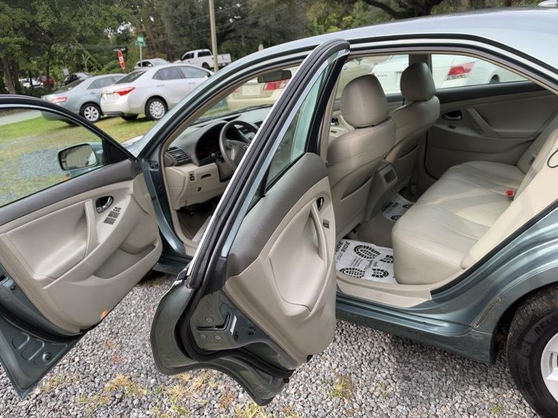 Toyota Camry Base 6-Spd AT 2011