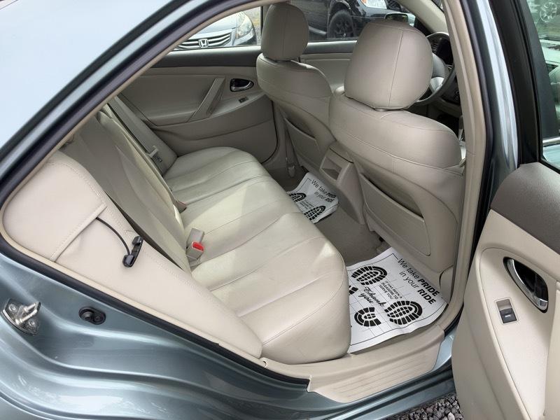 Toyota Camry Base 6-Spd AT 2011