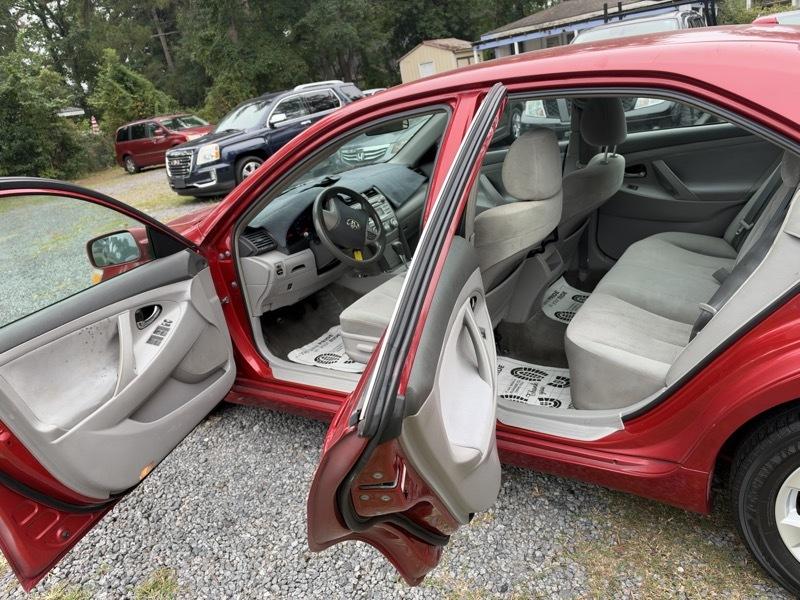 Toyota Camry Base 6-Spd AT 2011