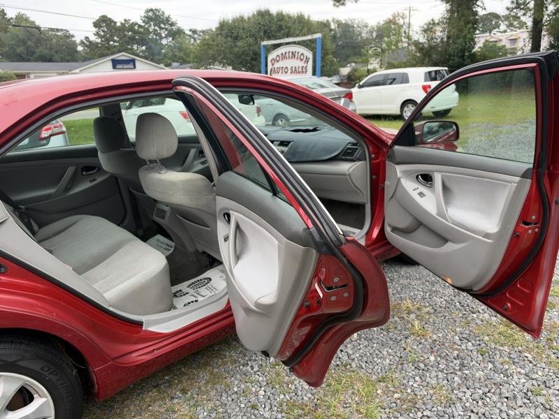 Toyota Camry Base 6-Spd AT 2011
