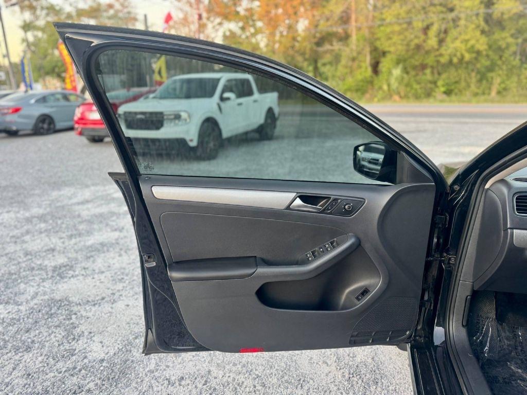 Volkswagen Jetta SE 6A 2015