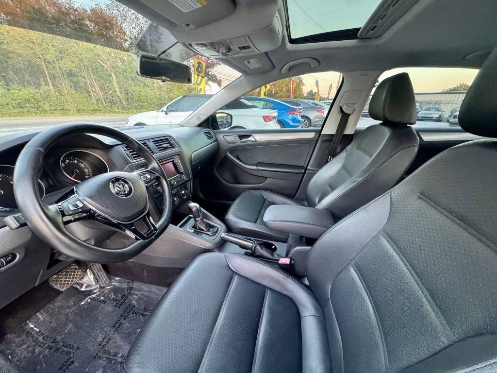 Volkswagen Jetta SE 6A 2015