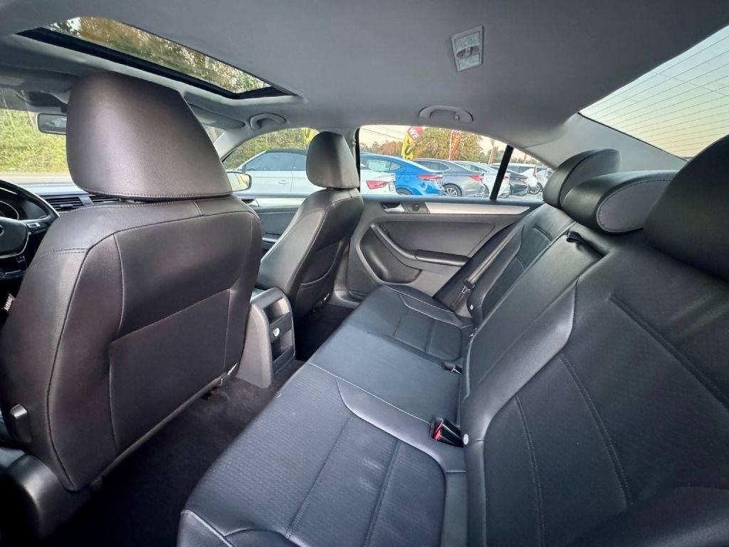 Volkswagen Jetta SE 6A 2015