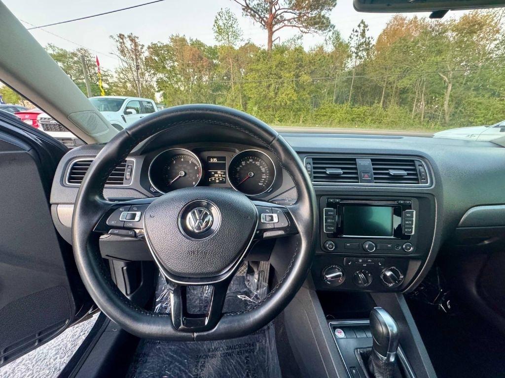 Volkswagen Jetta SE 6A 2015