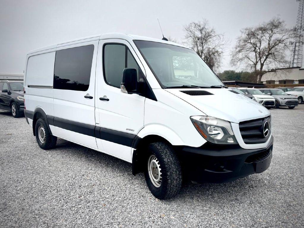 Mercedes-Benz Sprinter 2500 Passenger Van 144-in. WB 2015