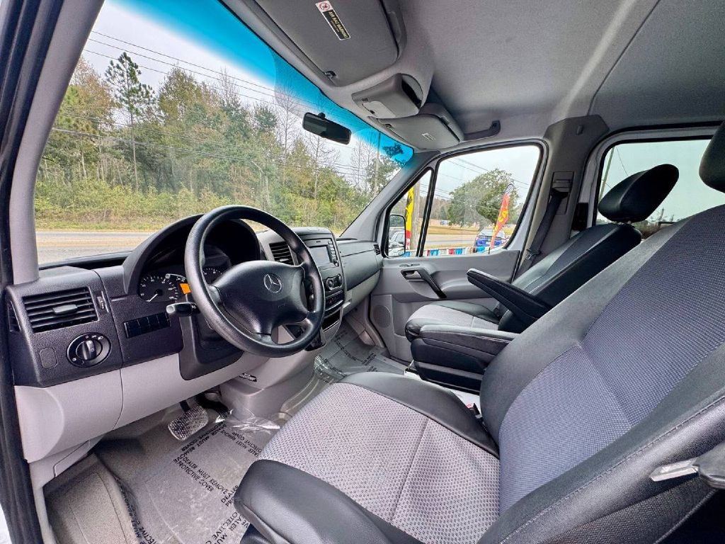 Mercedes-Benz Sprinter 2500 Passenger Van 144-in. WB 2015