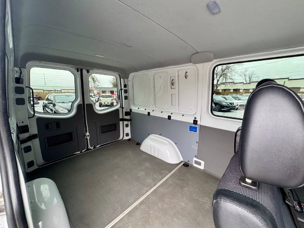 Mercedes-Benz Sprinter 2500 Passenger Van 144-in. WB 2015