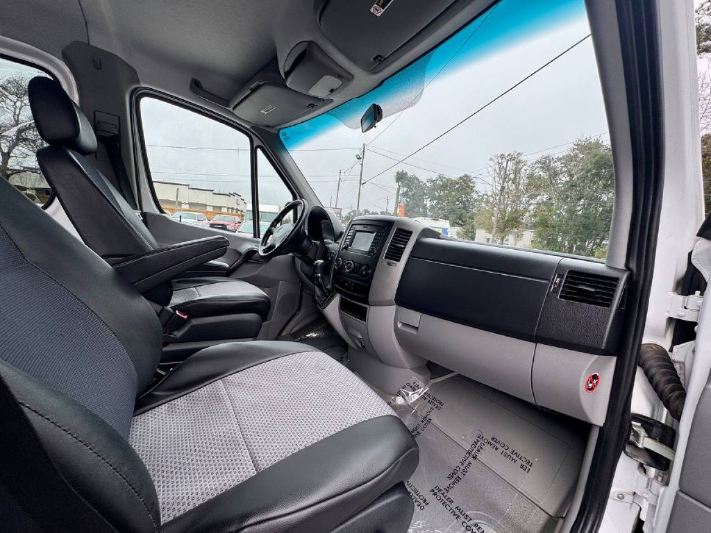Mercedes-Benz Sprinter 2500 Passenger Van 144-in. WB 2015