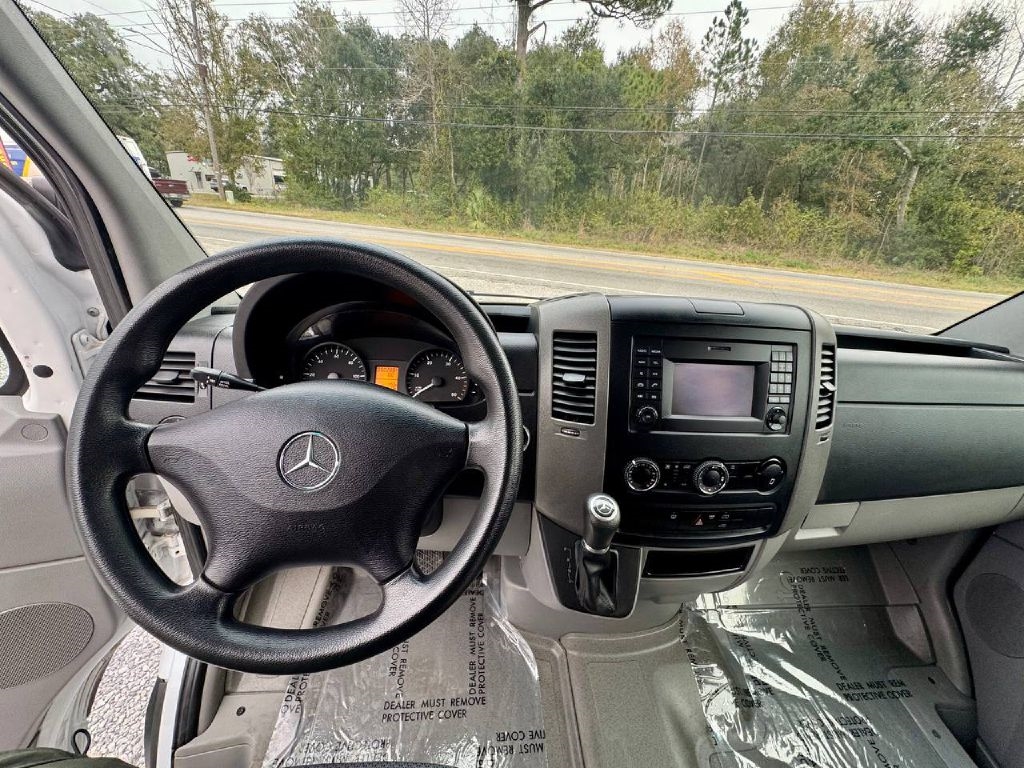 Mercedes-Benz Sprinter 2500 Passenger Van 144-in. WB 2015