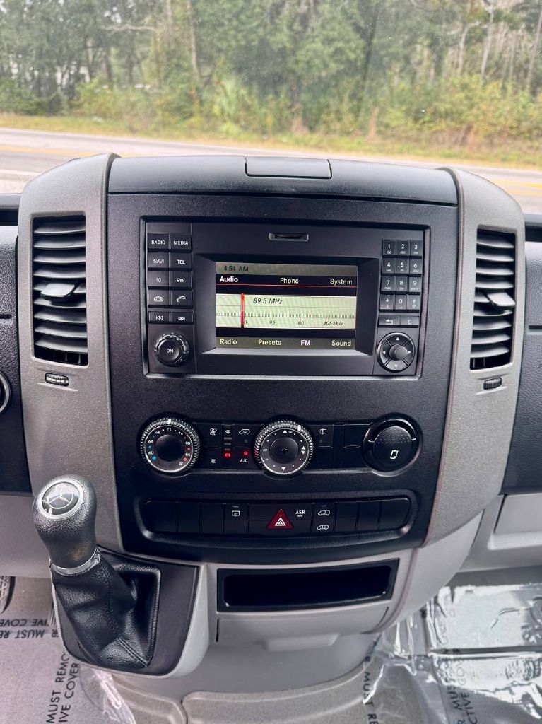 Mercedes-Benz Sprinter 2500 Passenger Van 144-in. WB 2015