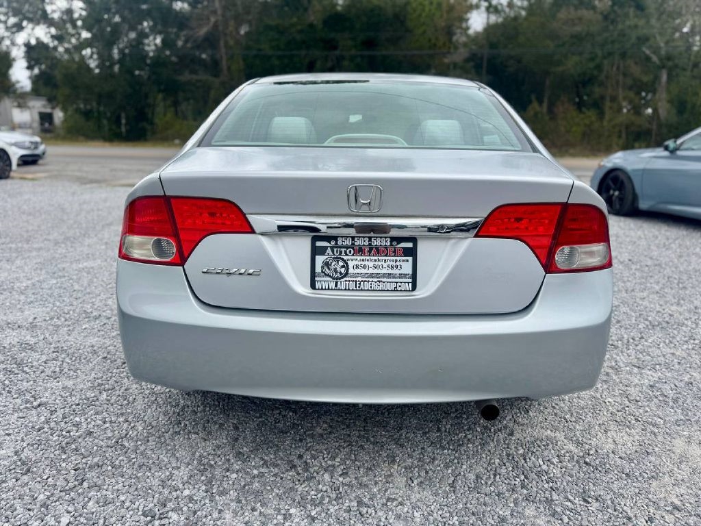 Honda Civic LX Sedan 5-Speed AT 2011