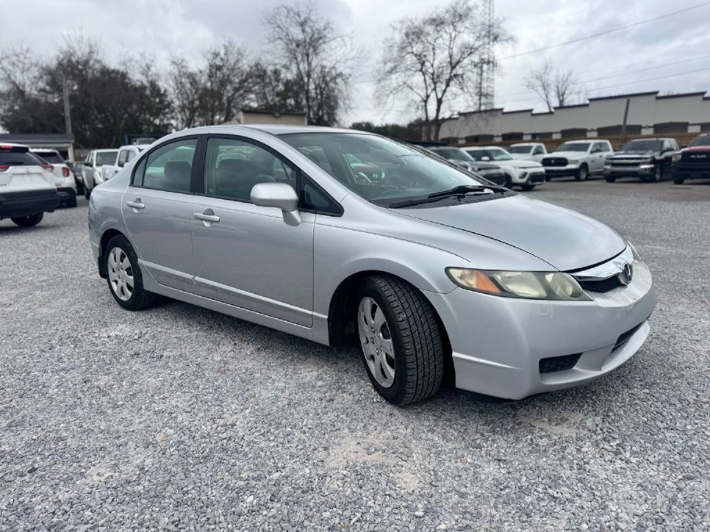 Honda Civic LX Sedan 5-Speed AT 2011