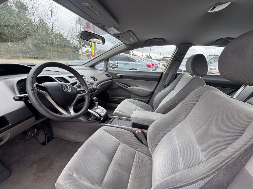 Honda Civic LX Sedan 5-Speed AT 2011