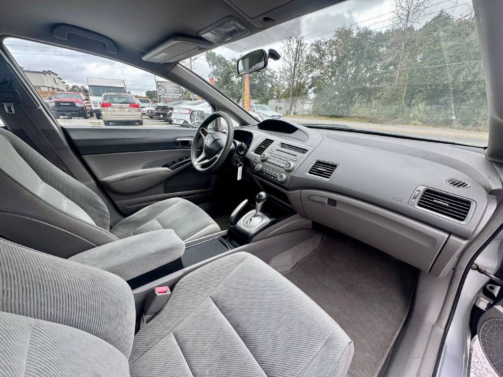 Honda Civic LX Sedan 5-Speed AT 2011