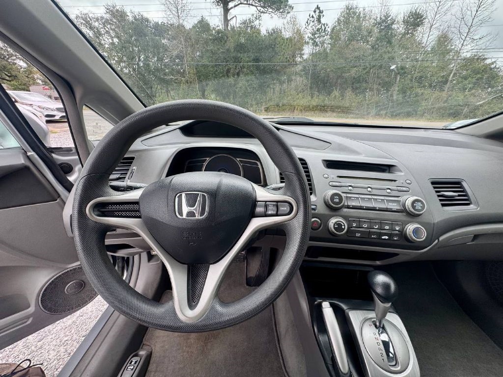 Honda Civic LX Sedan 5-Speed AT 2011