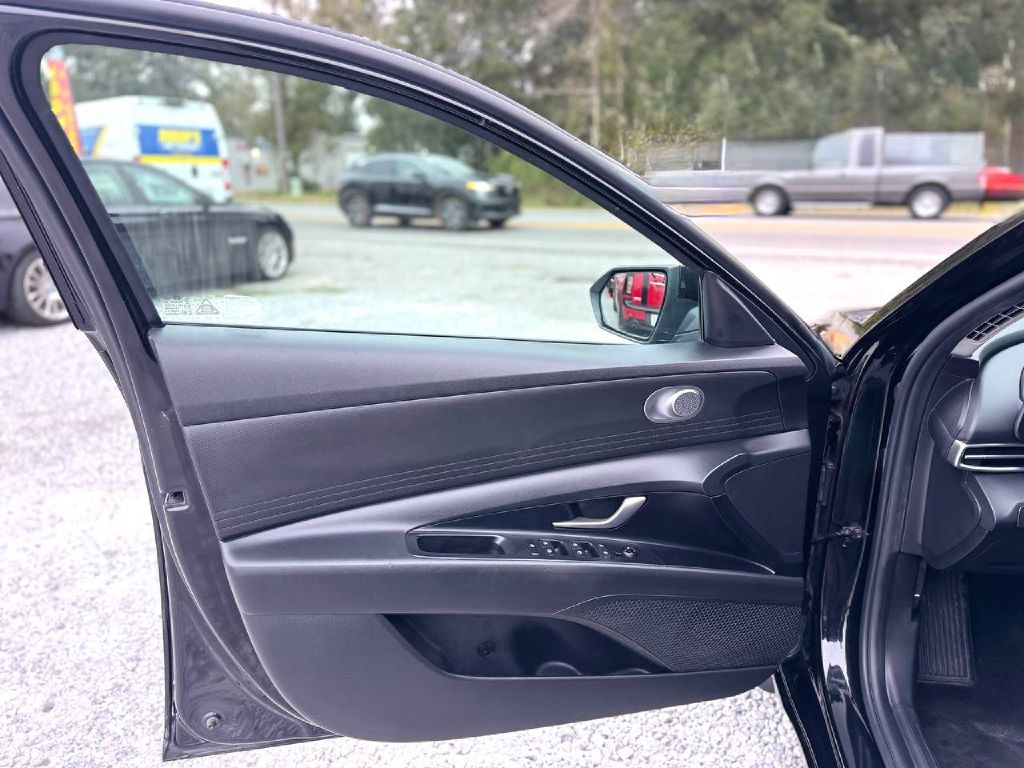 Hyundai Elantra SE 2021