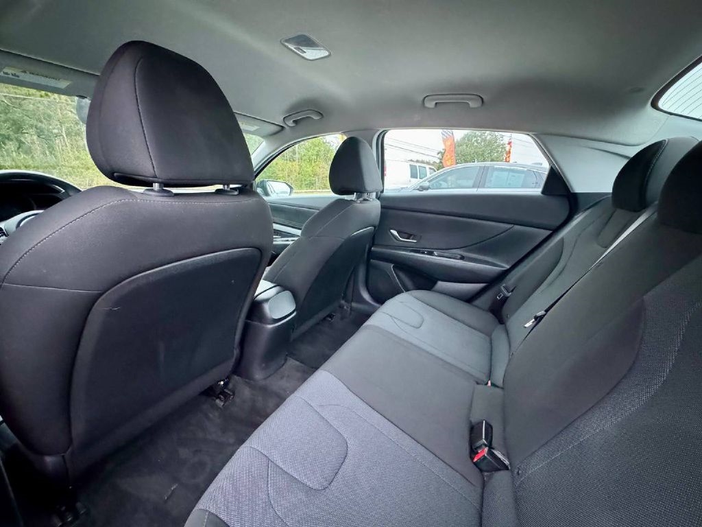 Hyundai Elantra SE 2021