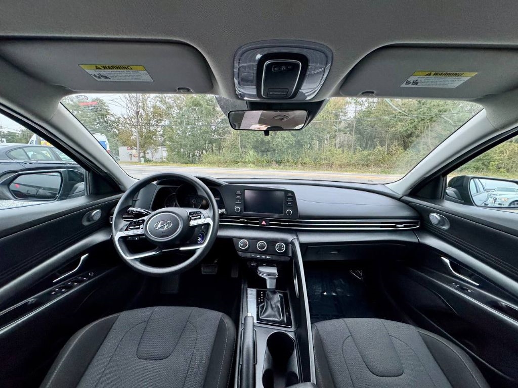 Hyundai Elantra SE 2021