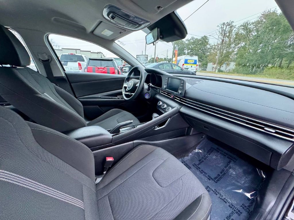 Hyundai Elantra SE 2021