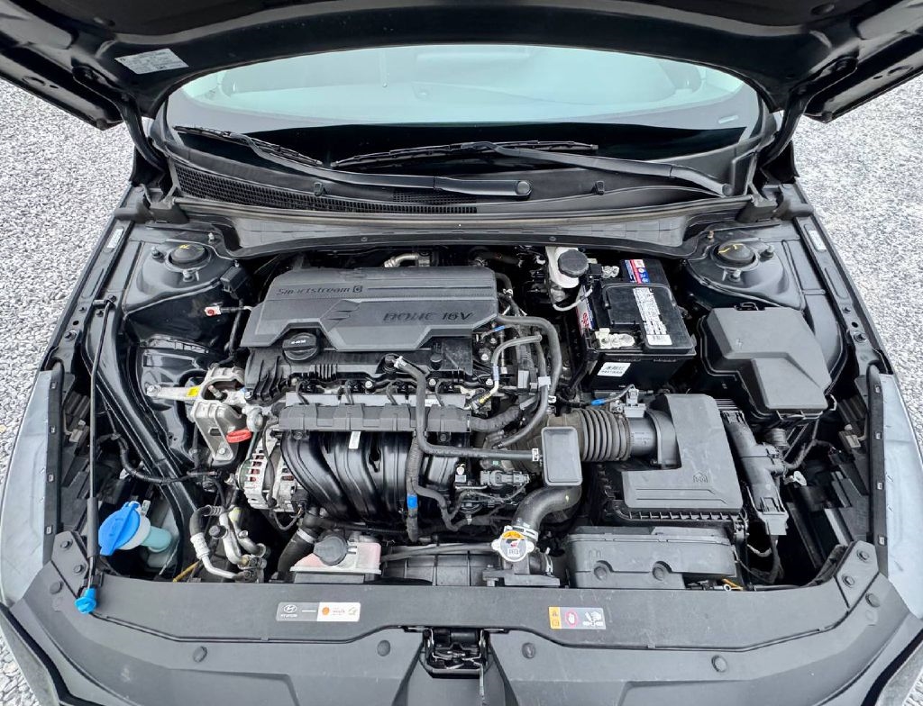 Hyundai Elantra SE 2021