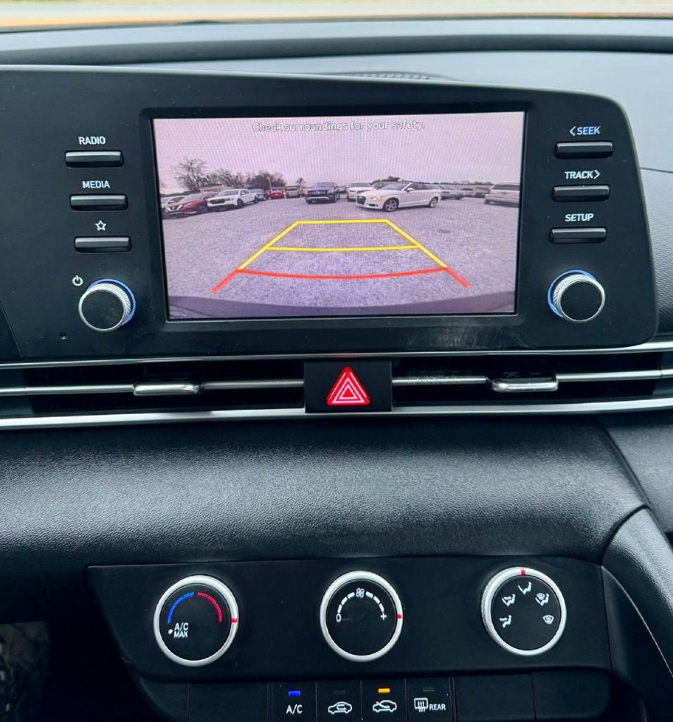 Hyundai Elantra SE 2021