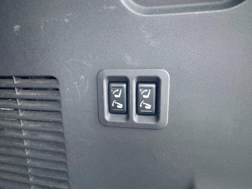 Nissan Armada Platinum 4WD 2010