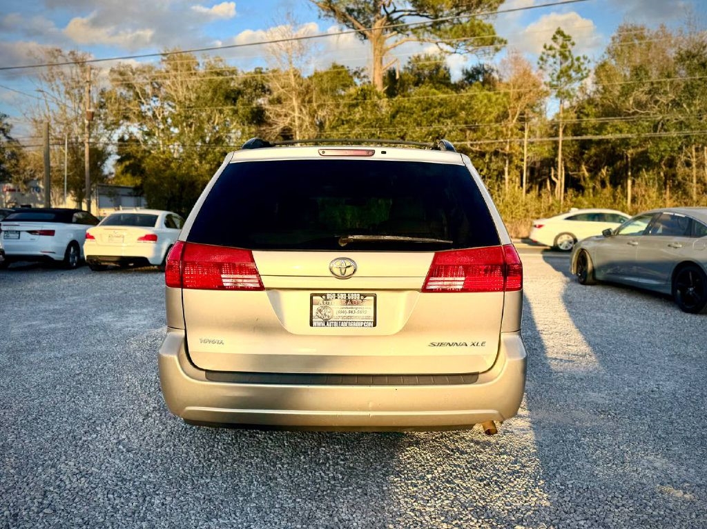 Toyota Sienna XLE 2004