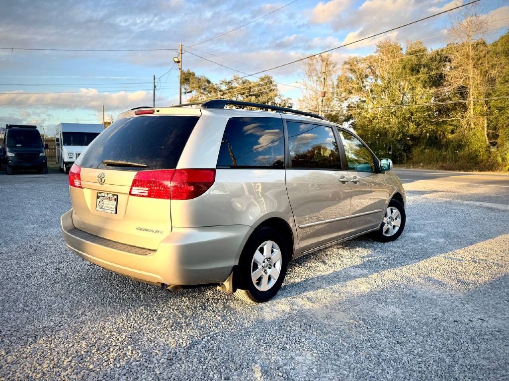 Toyota Sienna XLE 2004