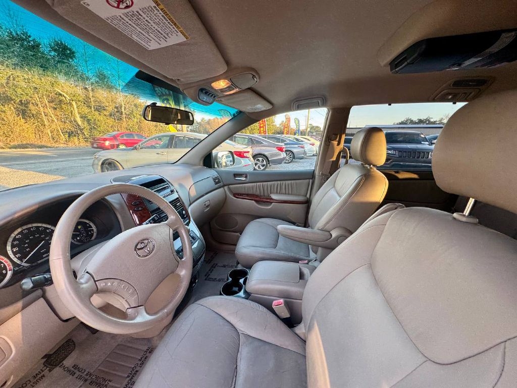 Toyota Sienna XLE 2004