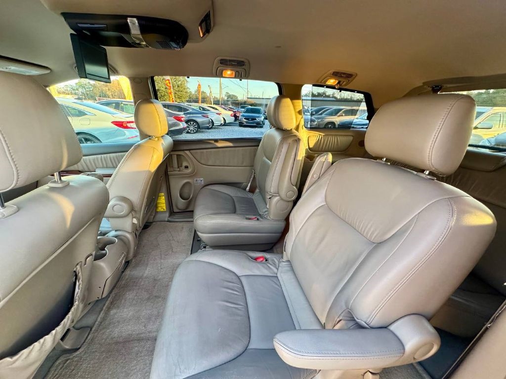 Toyota Sienna XLE 2004