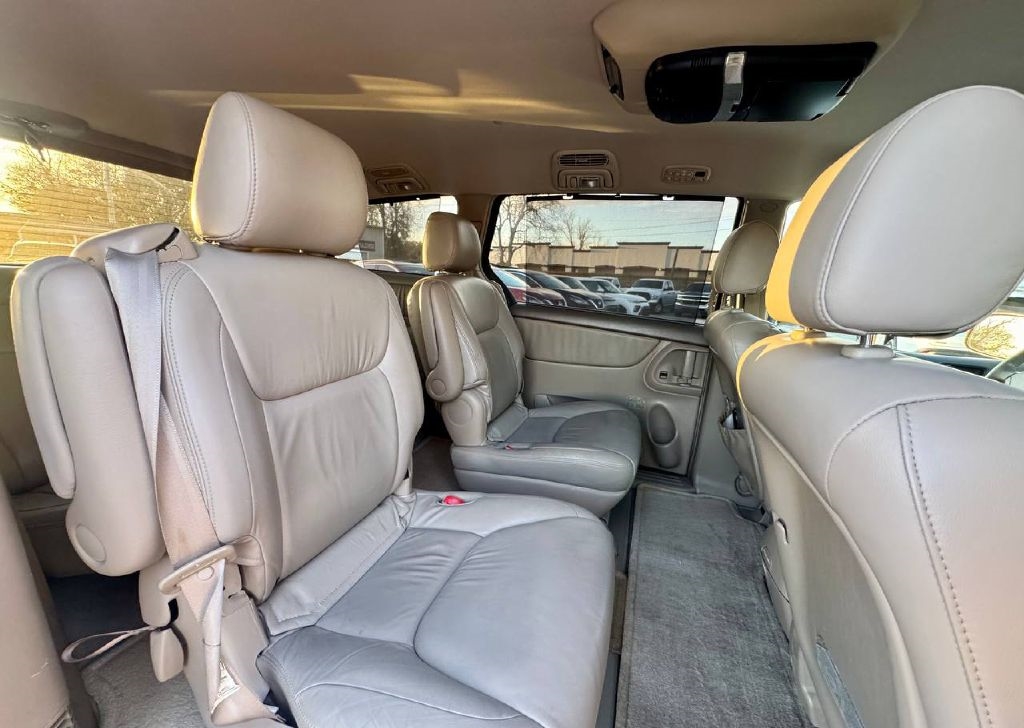 Toyota Sienna XLE 2004
