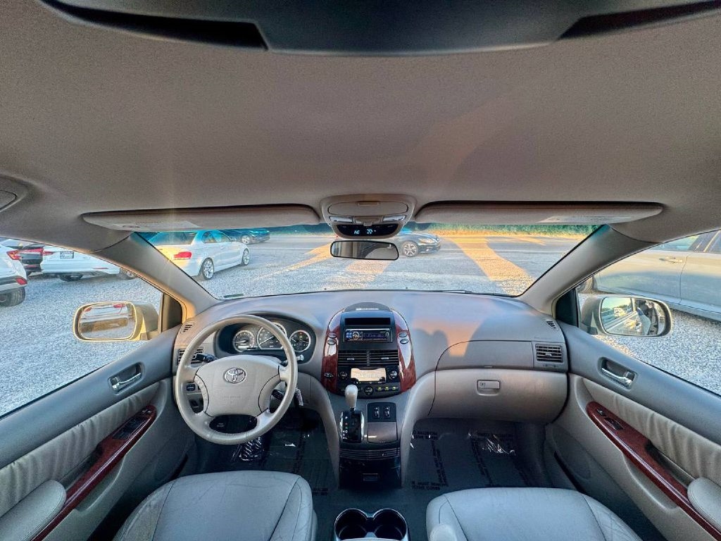 Toyota Sienna XLE 2004