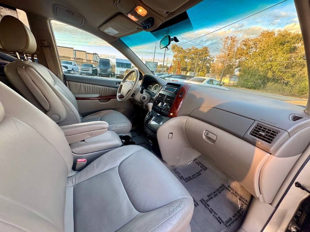 Toyota Sienna XLE 2004