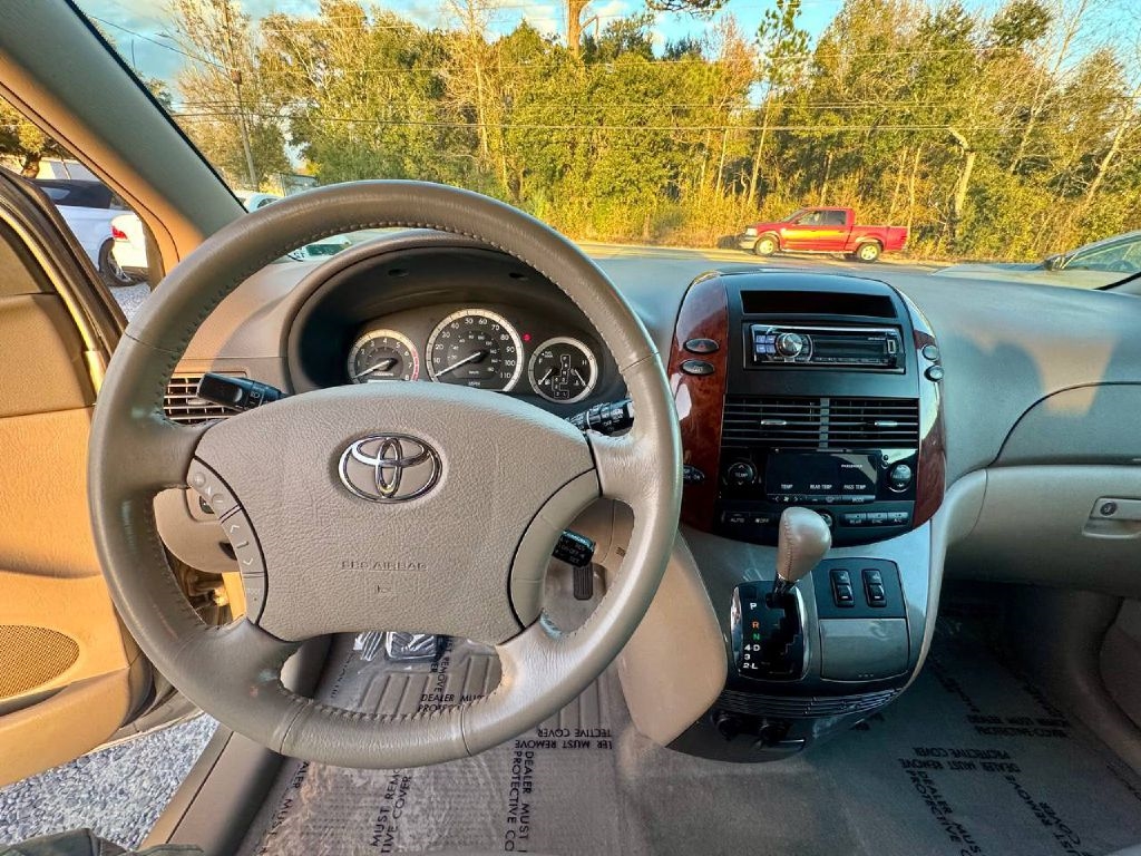 Toyota Sienna XLE 2004